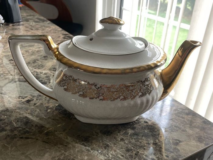 Gibson teapot
