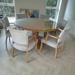 Beautiful solid oak table and six chairs perfect