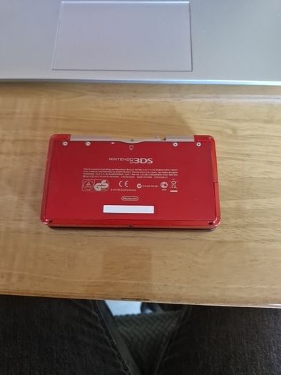 Nintendo 3DS Metallic Red