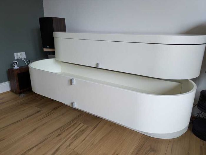 Luxury chest of drawers