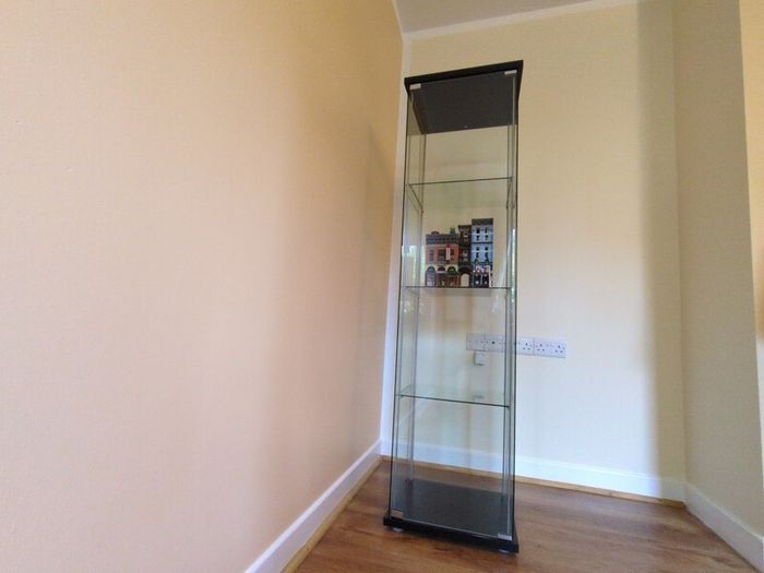 2 display cases