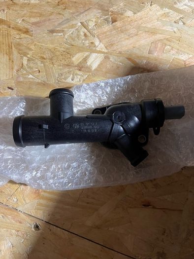 Vw Transporter T5 Sealing Flange With Temperature Sender 03l121131k New Genuine