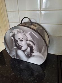 Vintage Marilyn Monroe vanity case and canvas print