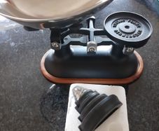 Heavy vintage cast iron kitchen weighing scales - unused