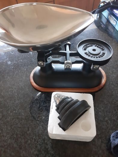 Heavy vintage cast iron kitchen weighing scales - unused