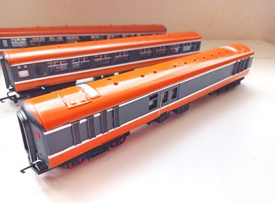 Model  Railway  Irish Mk 2  Coaches