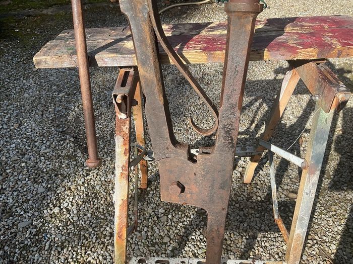 Vintage leg vise