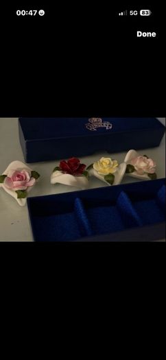 Aynsley set of 4 table flower placeholders