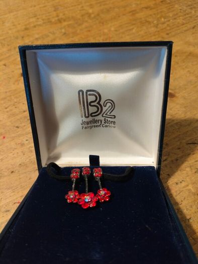 red poppy flower design Necklace  sold by independent jewelers like IB2 Jewellery Store. New in box.