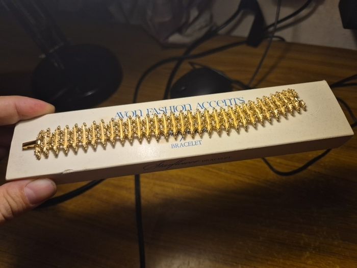 Rare Find. 1960s Avon Starflower gold plated bracelet in original box.