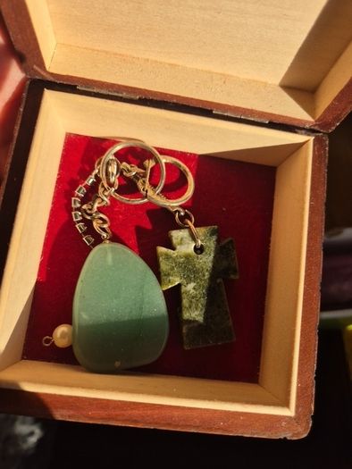 Vintage Irish Keyring with 2 Green Stones