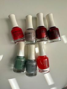 Kiara Sky nail polish
