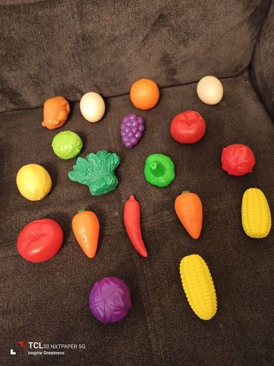toys/food, vegetable/