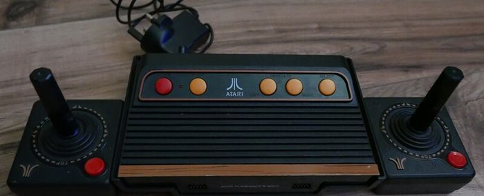 Atari Flashback 8 Gold Console AR3620 HD 120 Games with 2 Wireless Joysticks