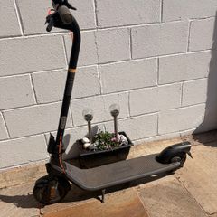 Nine bot E scooter