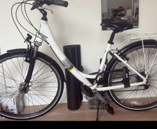 Lapierre City Bike, Medium Frame, Excellent Condition + Accessories