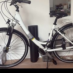 Lapierre City Bike, Medium Frame, Excellent Condition + Accessories