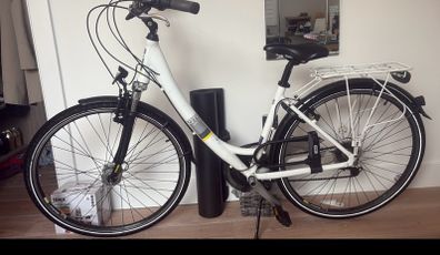 Lapierre City Bike, Medium Frame, Excellent Condition + Accessories