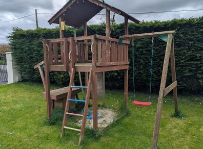 Jungle Gym Chalet + Swing + Mini Market