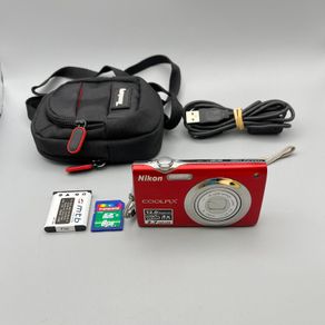 Nikon Coolpix S3000 12MP Digital Camera Red - Full Kit