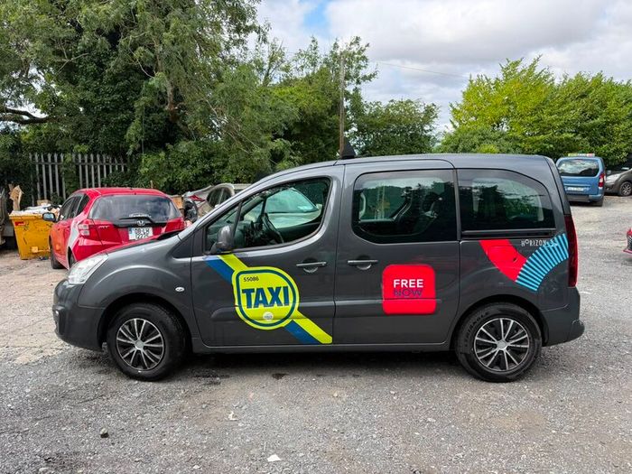 auto taxi for rent