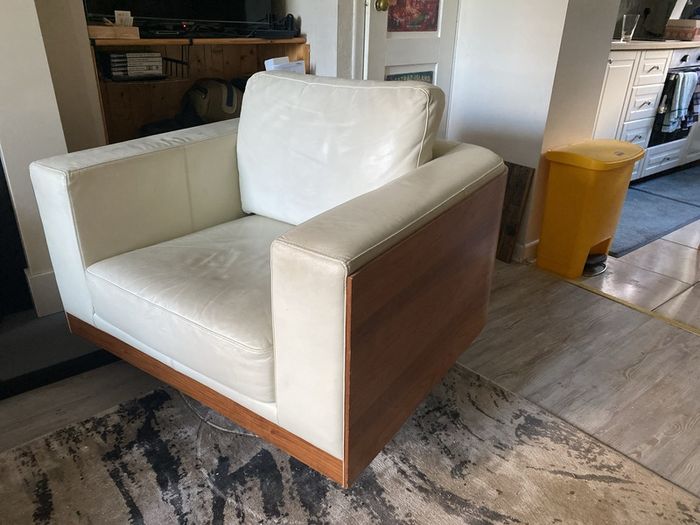 Dwell Swivel Lounge chair