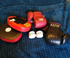 Boxing glove and pad bundle