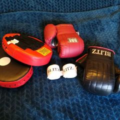 Boxing glove and pad bundle