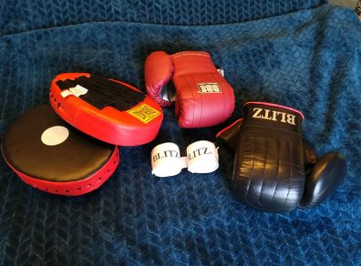 Boxing glove and pad bundle