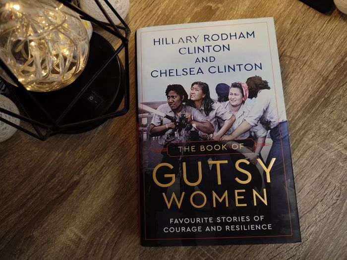 The Book of Gutsy Women: Favourite Stories of Courage and Resilience ! by Hillary and Chelsea Clinton ! RRP 31.50e ! Hardcover ! 2019 ! by Simon & Schuster UK !