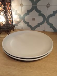 2 Large Plates from IKEA (32.5cm)