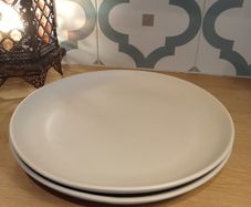 2 Large Plates from IKEA (32.5cm)
