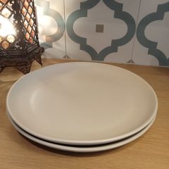 2 Large Plates from IKEA (32.5cm)