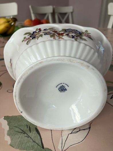 Vintage Royal Tara fine bone china basket in great condition no chips
