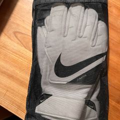 Nike match goalkeeper gloves - size 4