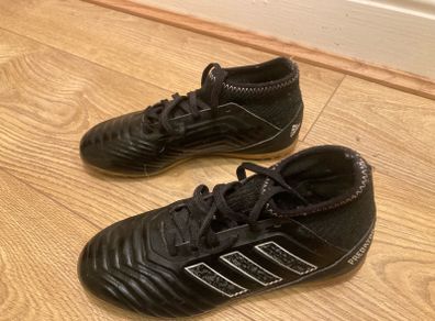 kids soccer boots