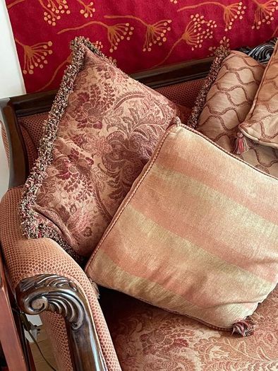 Elegant Traditional 3-Seater Sofa | Solid Hardwood