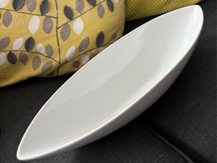 Newbridge oval bowl 12 inches in length ideal for potpourri or as a serving bowl as microwave and dishwasher safe