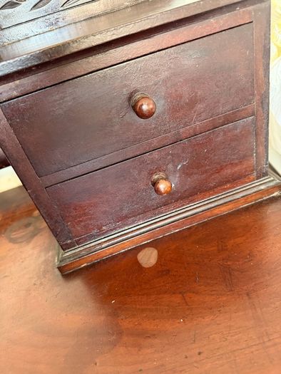 antique dressing table