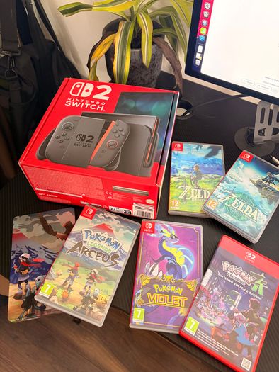 Switch 2 bundle with 5 games, 1 collectible game case and console carrying case