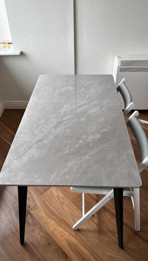 4-people dining table