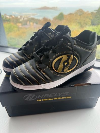 heelys