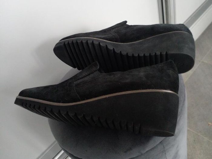 Genuine suede shoes size 6
