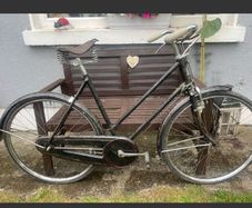 Beautiful Raleigh vintage high Nellie ladies bike