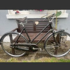 Beautiful Raleigh vintage high Nellie ladies bike