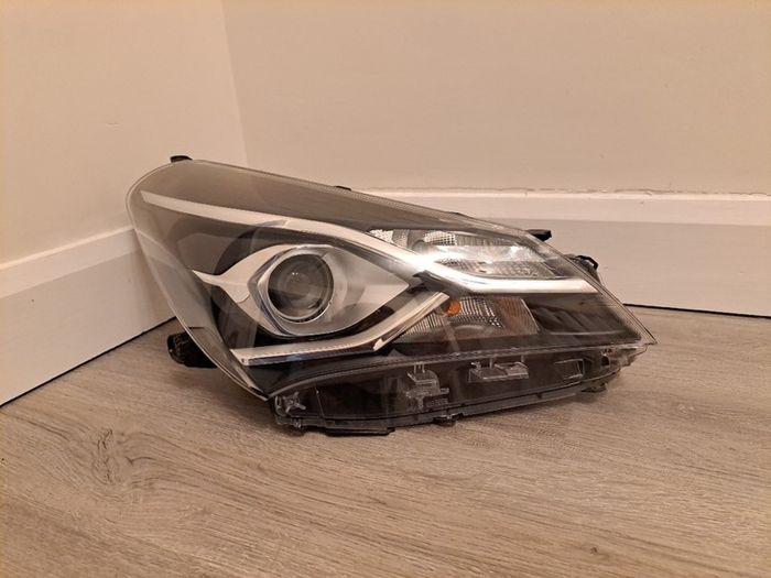 Toyota Yaris Right Headlight