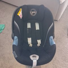 Cybex Aton M carseat and Isofix base