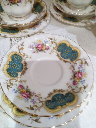 Vintage Royal Albert " Berkeley"  22 pieces Tea Set Fine Bone China