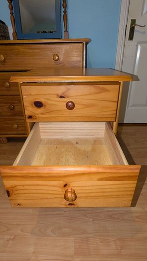 Bedroom furniture set