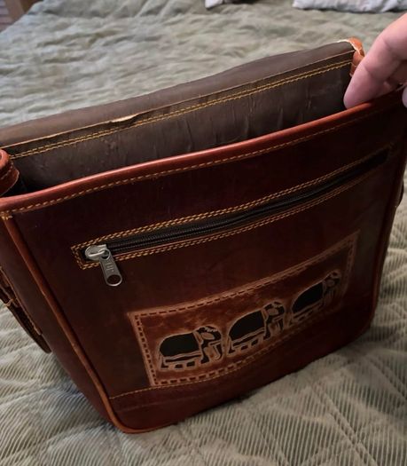 Excellent shoulder bag of exotic origins
